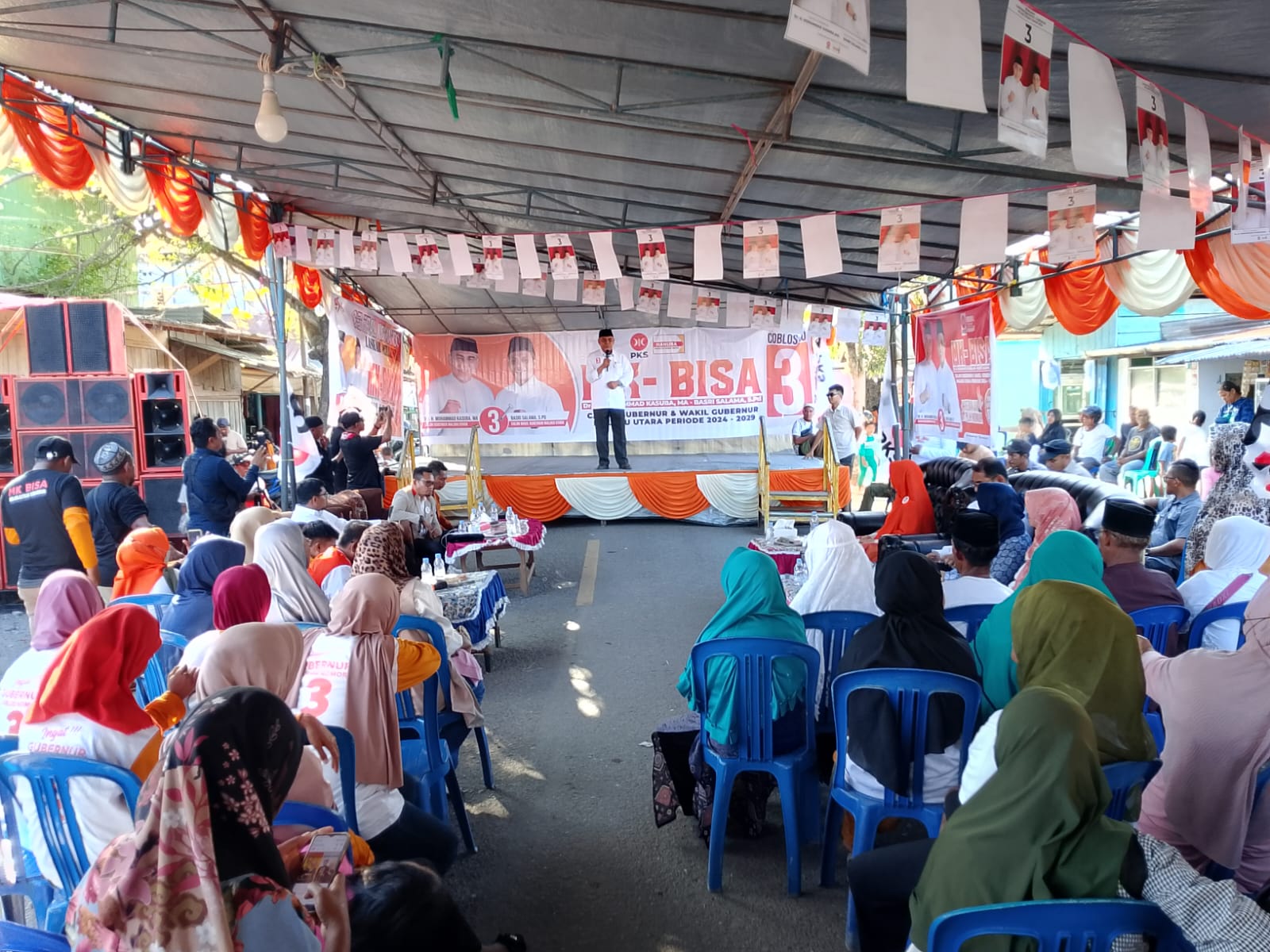 MK ketika kampanye di Desa Fogi, Kepulauan Sula.(Foto: Hamdi/malutpost.com)