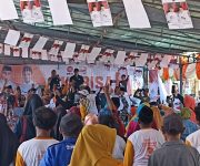 Ribuan pendukung MK-BISA menghadiri kampanye Muhammad Kasuba di Kepulauan Sula.