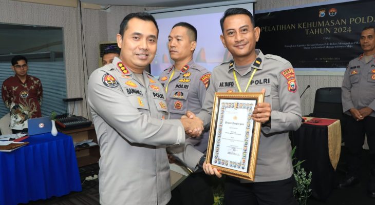 Humas Polres Sula Raih Penghargaan Pembuat Narasi Positif Terbanyak Kedua dari Kabid Humas Polda Malut