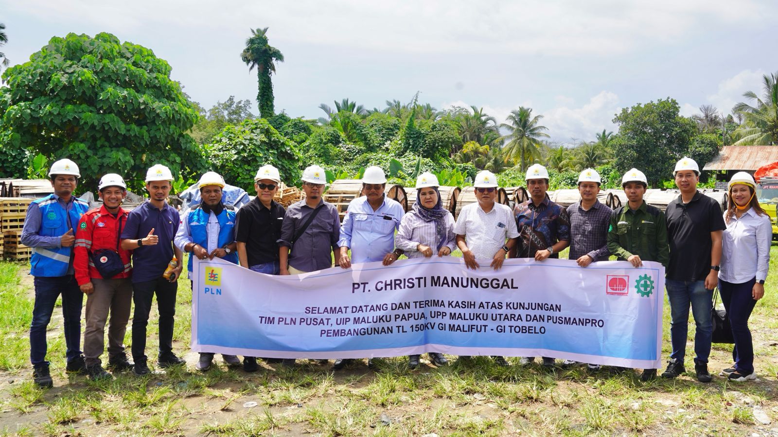 Kunjungan Executive Vice Presiden Manajemen Konstruksi Jawa, Madura, Balu, Maluku, Papua, Nusa Tenggara (EVP MKJ) di proyek transimis line di Tobelo