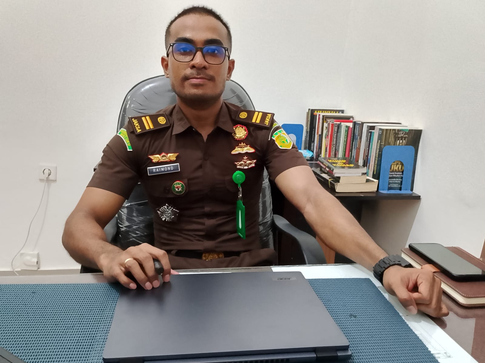 Kasi Intel Kejari Kepulauan Sula, Raimond.(Foto: Hamdi/malutpost.com)