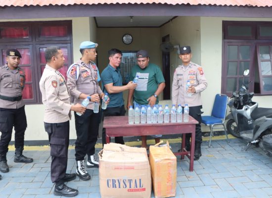 Polres Kepulauan Sula Berhasil Amankan Ratusan Botol Miras dari Kapal KM Aksara Saputra 06