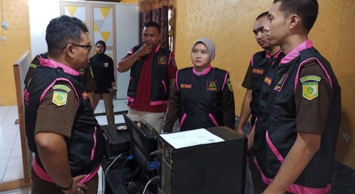 Cari Alat Bukti, Kejari Ternate Geledah Kantor KONI