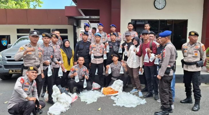 Polda Maluku Utara Sita Ratusan Miras di Pelabuhan Dufa-Dufa Ternate