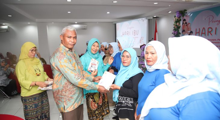 Peringati Hari Ibu, KICI Maluku Utara Beri SIM untuk Ci Ojek Andalan Kota Ternate