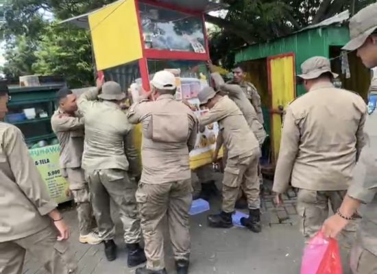 Satpol PP Ternate Tertibkan Pedagang di Depan Gedung Dhuafa Center dan Trotoar