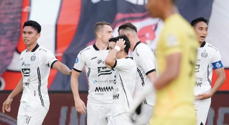 Gol ‘Olimpico’ Gajos Patahkan Rekor Tak Terkalahkan Malut United di Gelora Kie Raha 