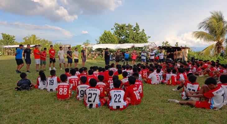 Datangi Tempat Latihan, Pelatih Malut United Beri Motivasi ke SSB Indonesia Muda Ternate