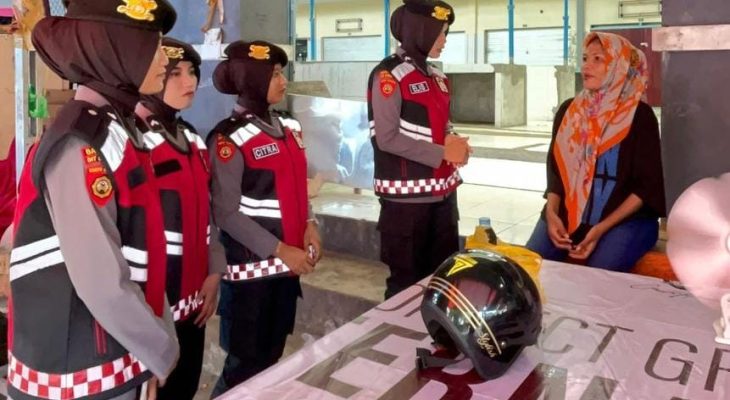 Tingkatan Kamtibmas, Polwan Polda Malut Lakukan Patroli Dialogis