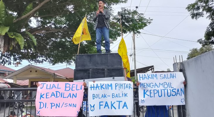 Demo di PN Sanana, PMII Kepulauan Sula Sebut Putusan Hakim Soal Sengketa Lahan Tidak Sesuai Fakta
