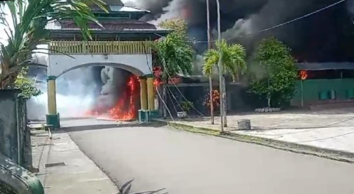 Pemukiman Warga di Area Masjid Sultan Bacan Dilanda Kebakaran Hebat 