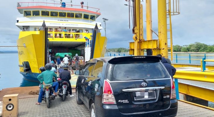 Kapal Feri Rute Morotai-Tobelo Diduga Prioritaskan Dum Truk Pengusaha, Mobil Masyarakat Diabaikan 