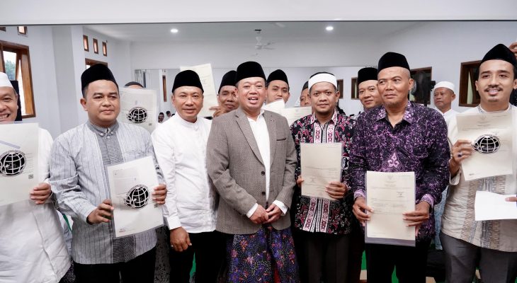 Serahkan Sertipikat di Kudus, Menteri Nusron Tegaskan Pentingnya Redistribusi Tanah yang Produktif dan Berkeadilan