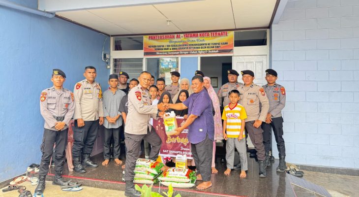 Samapta Polres Ternate Berbagi Takjil dan Sembako ke Panti Asuhan