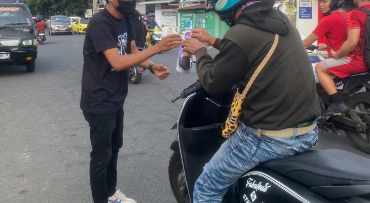 KANS Malut United Berbagi Takjil di Hari ke-13 Ramadan 1446 Hijriyah