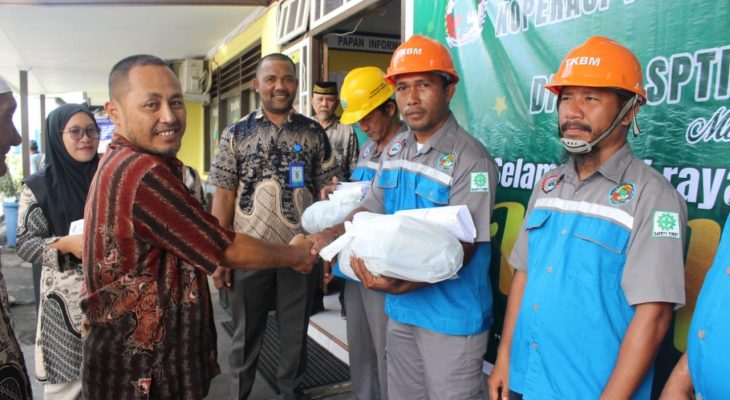 TKBM Pelabuhan Ahmad Yani Ternate Beri THR dan APD ke 587 Anggota