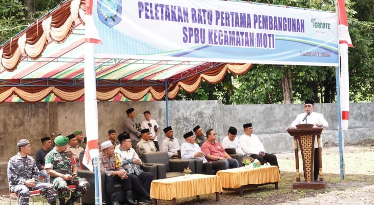 Camat Moti, Ahmad Yasin Dampingi Wali Kota dan Wawali Ternate dalam Peletakan Batu Pertama Pembangunan SPBU