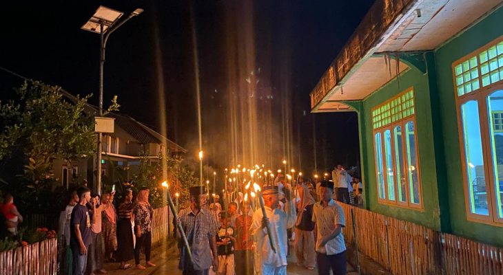 Pawai Obor Perdana di Desa Wayatim, Pemdes Berharap Dilakukan Setiap Ramadan