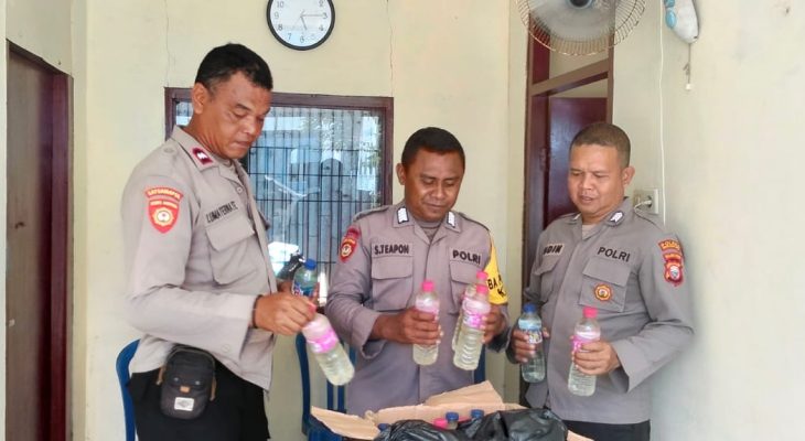 Polres Kepulauan Sula Amankan Puluhan Botol Cap Tikus dari Kapal KM Permata Obi