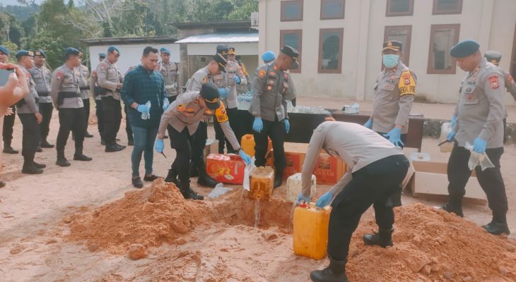 Polres Pulau Taliabu Musnahkan Barang Bukti Miras