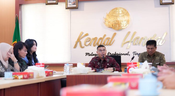 Tinjau Kantah Kabupaten Kendal, Wamen Ossy Imbau Jajaran Lakukan Pengelolaan Pertanahan yang Teliti dan Tepat