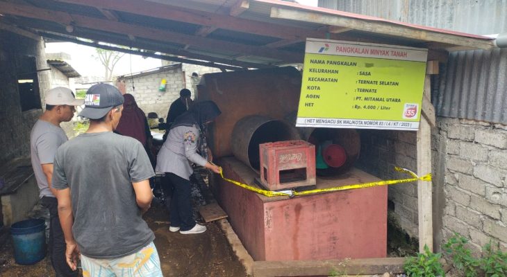 Diduga Ada Penimbunan, Polres Ternate Pasang Police Line di Dua Pangkalan Minyak Tanah 