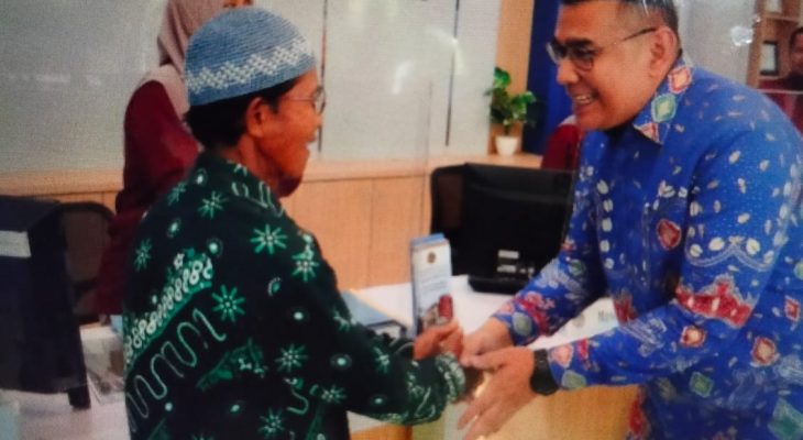 Kunjungi Kantah Kabupaten Kulon Progo, Wamen Ossy Sosialisasikan Langsung Keunggulan Sertipikat Elektronik ke Masyarakat