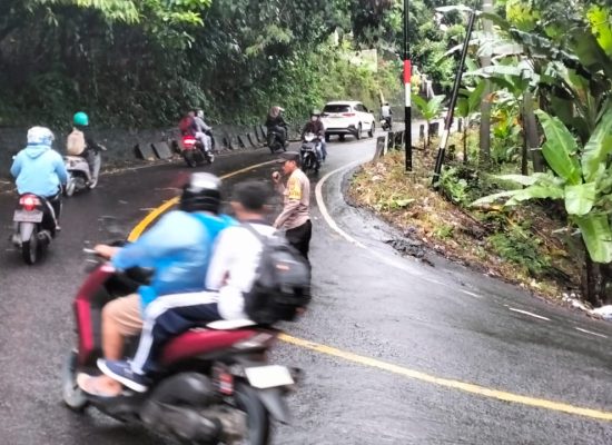 Polisi Selidiki Tumpahan Minyak Tanah di Jalan Raya Ngade, Ternate