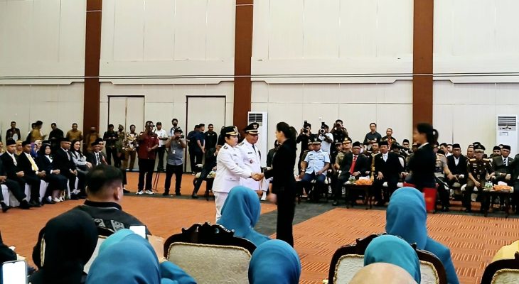 Gubernur Lantik Sashabila Mus-La Ode Yasir sebagai Bupati dan Wabup Taliabu