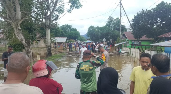 Rumah Sering Terendam Banjir, Warga di Kepulauan Sula Palang Jalan