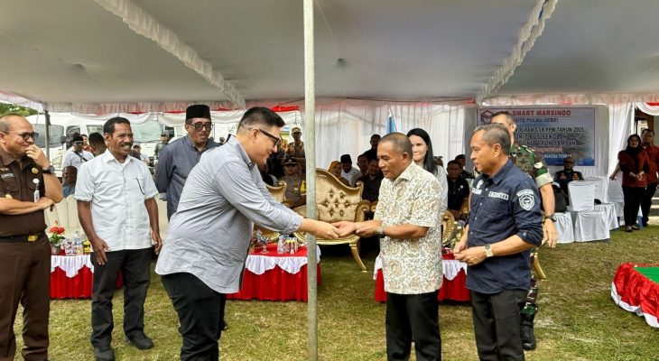 Peduli Warga Lingkar Tambang, PT Smart Marsindo Berikan Mobil Angkutan Sampah dan Bus Sekolah
