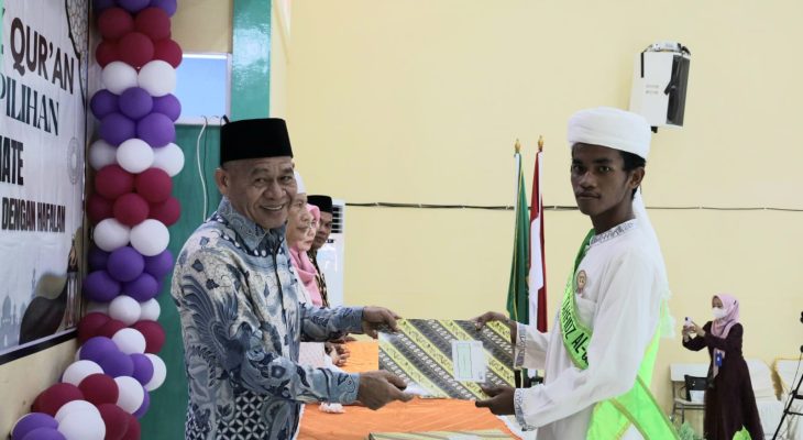 Kakanwil Kemenag Maluku Utara Beri Sambutan pada Wisuda Tahfiz Al-Qur’an MTs Negeri 1 Kota Ternate