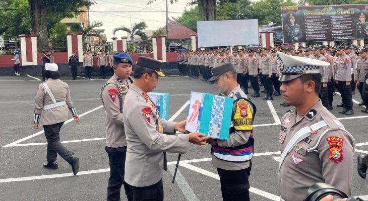 Polda Maluku Utara Salurkan Ribuan Paket Bansos ke Masyarakat