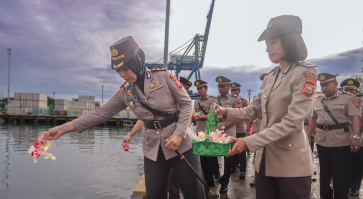 Kenang Pahlawan yang Gugur, Polres Ternate Tabur Bunga di Pelabuhan Ahmad Yani