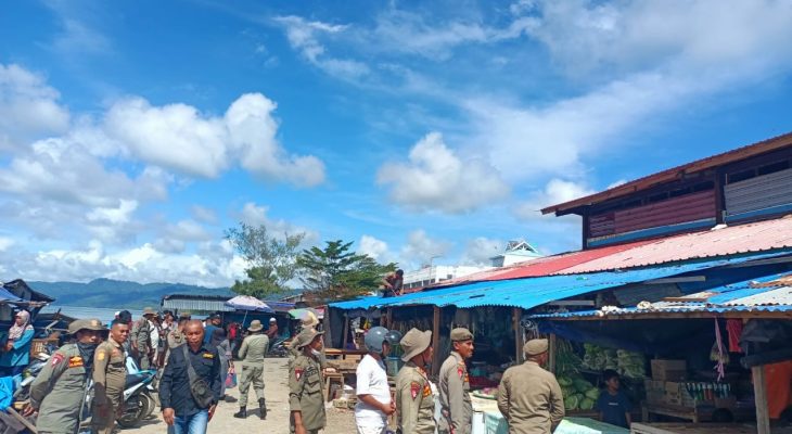 Tegas, Pemda Kepulauan Sula Bongkar Lapak Pedagang