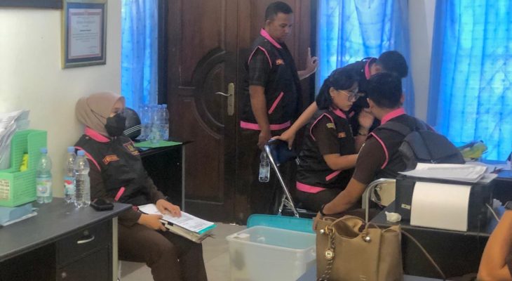 Lengkapi Bukti Dugaan Korupsi Retribusi Pasar, Kejari Ternate Geledah Dinas Koperasi dan UMKM Ternate