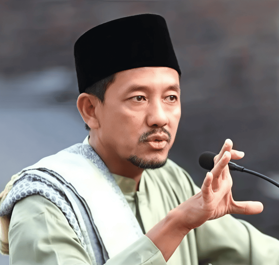 Dhimam Abror Djuraid