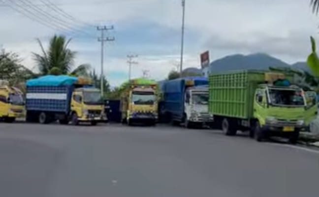 Warga Keluhkan Truk Parkir di Badan Jalan, Mangga Dua Ternate, Dirlantas Polda Diminta Bertindak