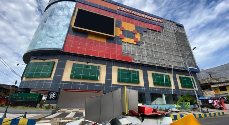 Dinding Plaza Gamalama Ternate Ambruk, Bahaya bagi Pengendara yang Lewat 
