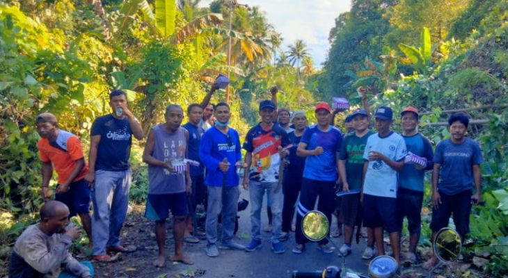 Pemerintah Kecamatan Moti Bakti Sosial, Keliling Bersihkan Jalan dan Drainase 