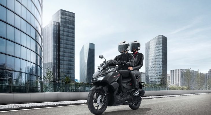 Instruktur Safety Riding Honda DAW Bagikan Tips Aman Berboncengan di Jalan