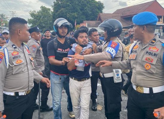 Bentrok, 16 Massa Aksi di Ternate Diamankan Polisi