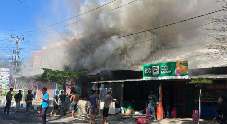 Diduga Ledakan Kompor, Satu Rumah Makan di Ternate Dilahap Jago Merah