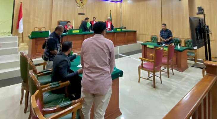 Sidang Utang Piutang Wakil Bupati Halsel, Penggugat Ajukan Bukti Kuitansi ke Majelis Hakim