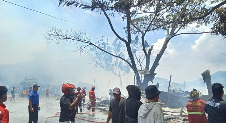 Diduga Korsleting, 8 Lapak di Kawasan UMKM  Mangga Dua Utara Ternate Hangus Terbakar