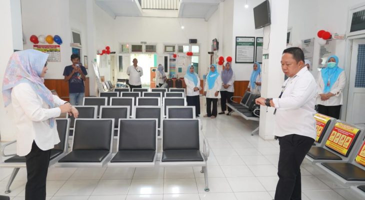 Cek Pelayanan, Sekda Ternate Datang Pagi di Puskesmas Kalumata