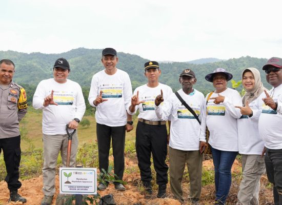 PLN UIP MPA Wujudkan Komitmen Lingkungan Melalui Penanaman Pohon di Kabupaten Jayapura