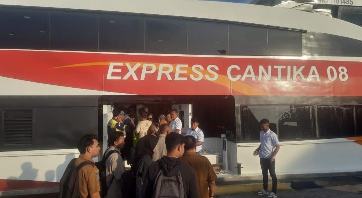 Pastikan tak Over Kapasitas, Kapolda Perintahkan Anggota Lakukan Pengecekan di Kapal Cantika 08 Rute Ternate-Sofifi