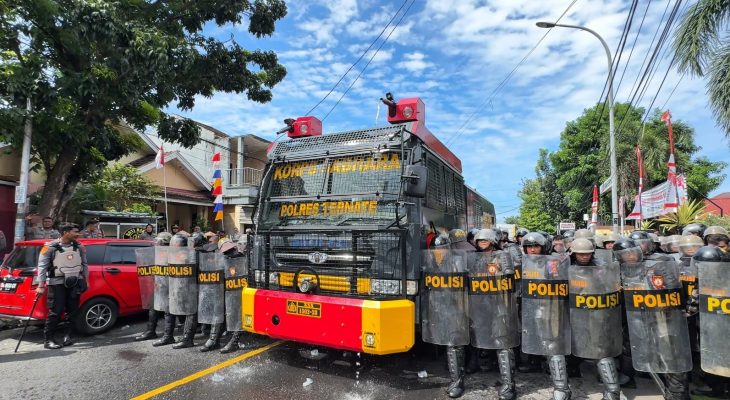 Pengamanan Demonstrasi di DPRD dan Bandara Sultan Babullah, Polres Ternate Turunkan 800 Personel Gabungan