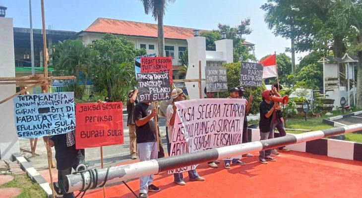 Datangi Kejati Malut, Massa Aksi Desak Tetapkan Kadinkes dan 3 Orang Lainnya Sebagai Tersangka Kasus Korupsi BTT Kepulauan Sula